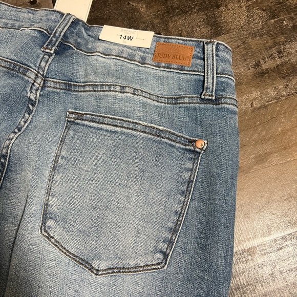 NWT Judy Blue Mid Rise Bootcut Patch Detail Jeans- 14W - Picture 7 of 10